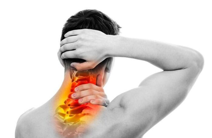 A nyaki osteochondrosis egyik tünete az állandó vagy lüktető fájdalom. 